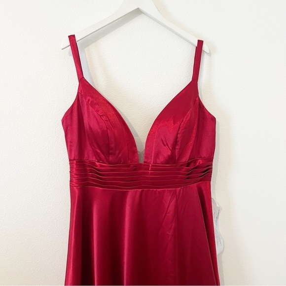 NWT NEW MAC DUGGAL Red Satin Formal Dress Size 18W 49044F - Picture 3 of 7